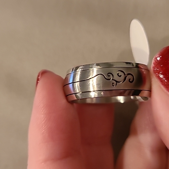 Spinner ring stainless steel swirl designs - Picture 3 of 6